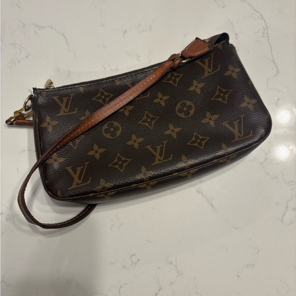 Louis Vuitton Monogram Pochette Accessoires Clutch – Made in France